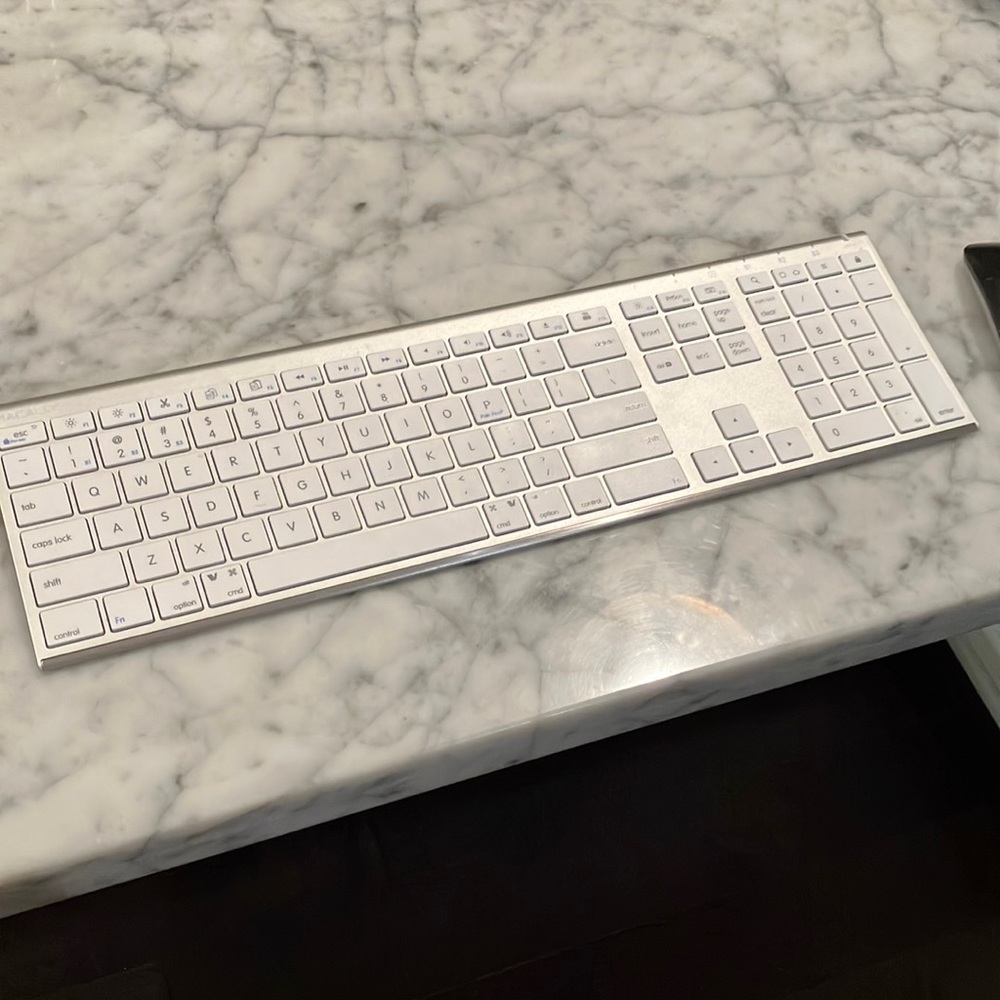 Macally wireless keyboard for Mac book